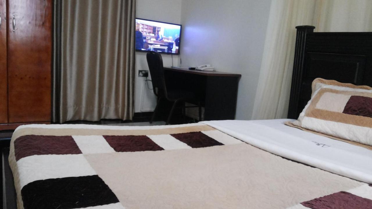 Lira Hotel Good News מראה חיצוני תמונה