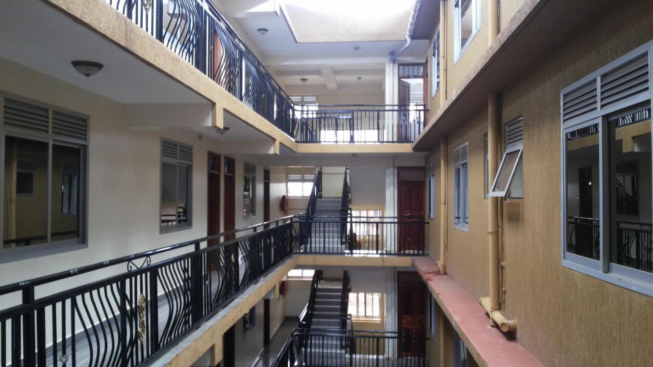Lira Hotel Good News מראה חיצוני תמונה