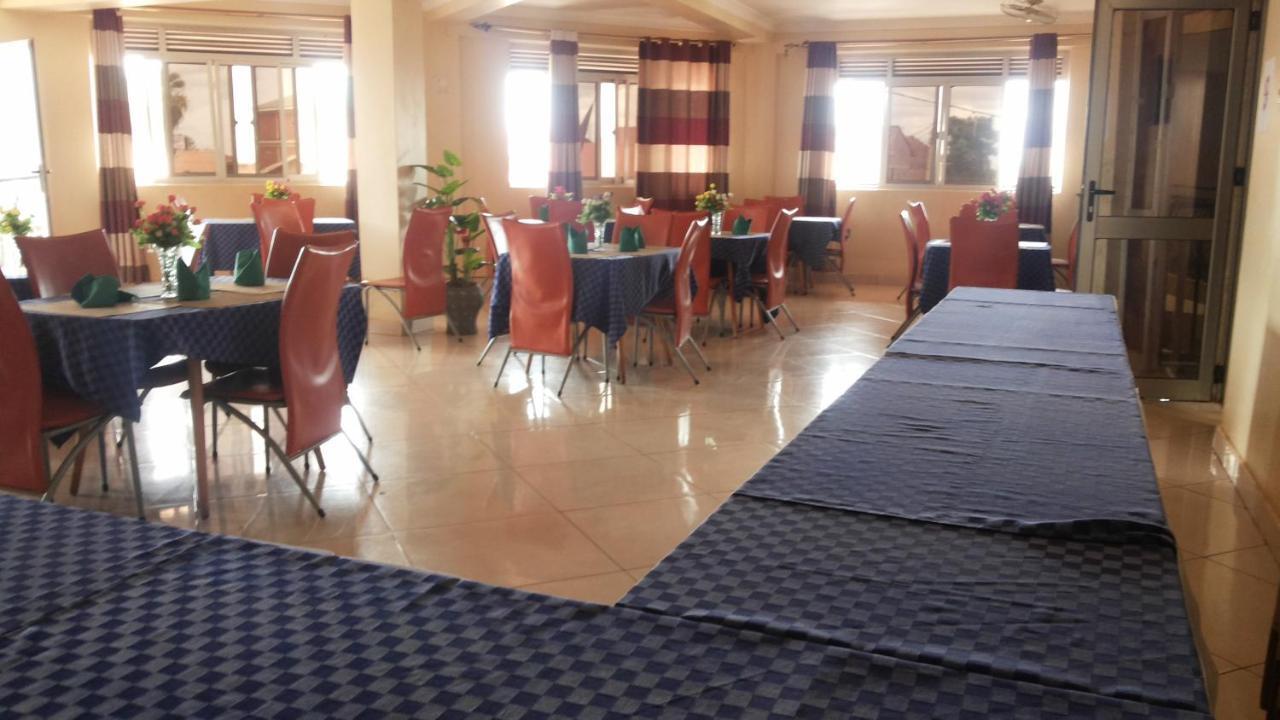 Lira Hotel Good News מראה חיצוני תמונה